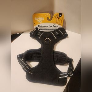 NWT. Embrace the Pace front- walking dog harness. Black. Size Small